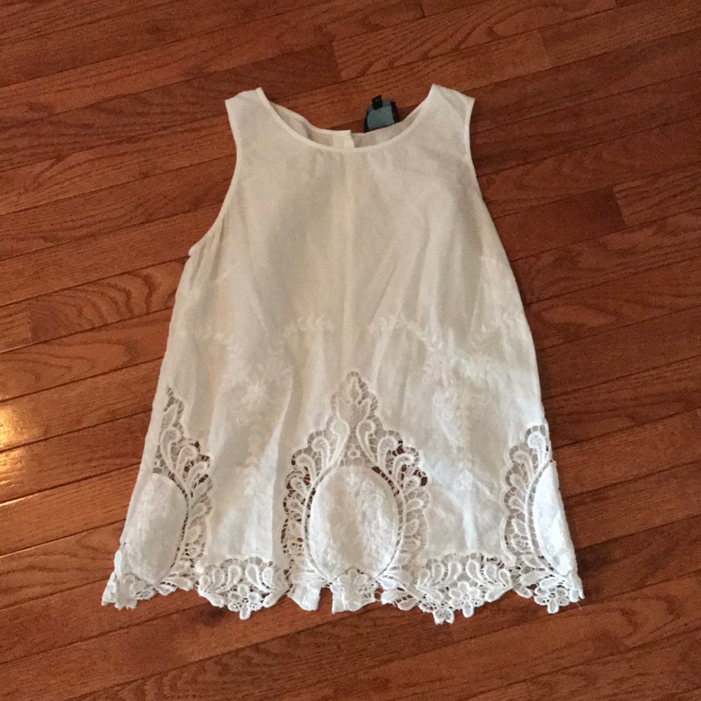 Cynthia Rowley eyelet button back tank top!